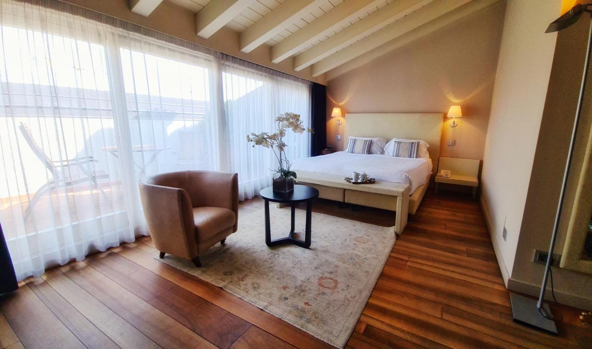 Prestige Room Lake View Split level